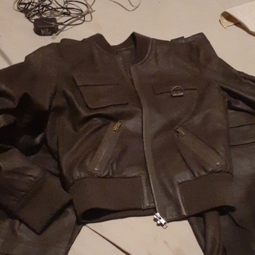 GUESS LEATHER OUTFIT - Picture 2 of 2